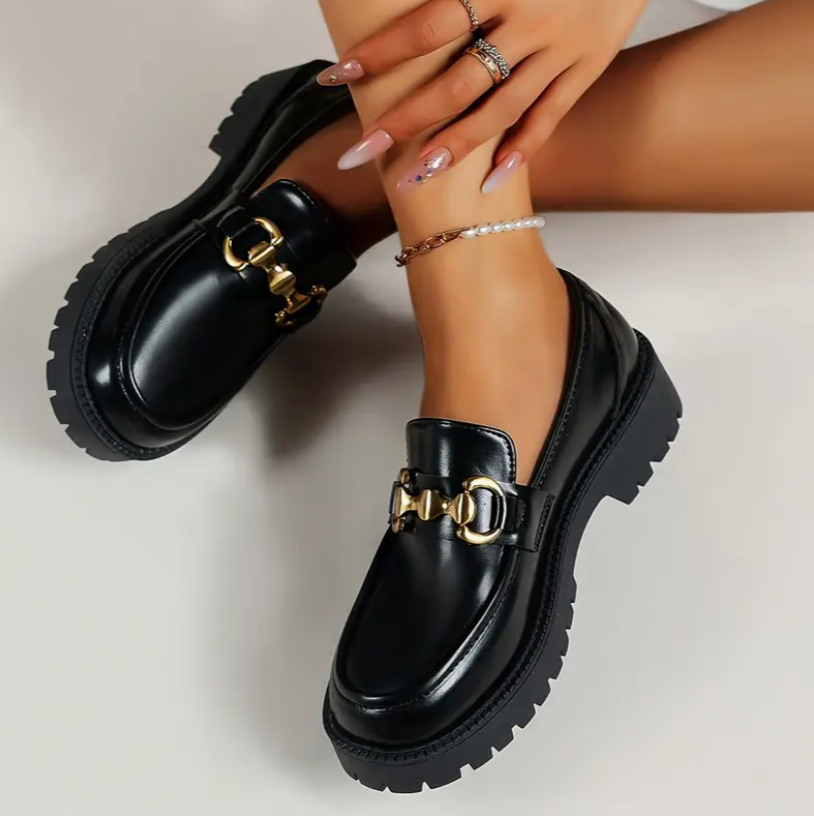 Klassische Damen Loafer – Goldene Schnalle